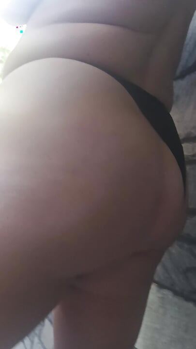 Bujne MILF sise pljuvaju i twerka debele guzice