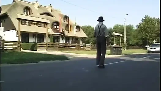 Memek berbulu cewek semok ini dientot habis-habisan sampai dicrot di mulut di belakang pub