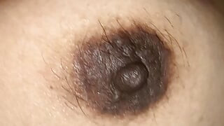 오일 마사지를 받는 시누이, 엉덩이와 질도 때리기