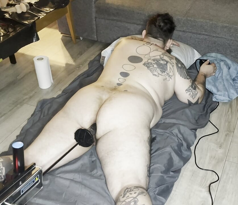 Fuck machine fucks my big ass doggy style on the belly