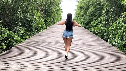 Beni gezintiye çıkardı ve sonunda götümü arabanın içinde verdim