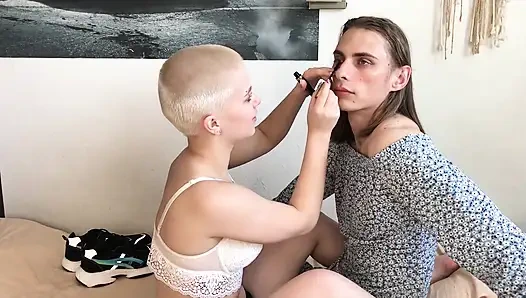 Vilu Vidish lässt einen jungen zu einem mädchen machen, um ihn zu pegpen
