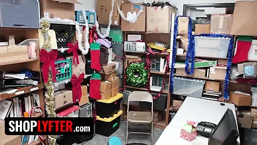 ShopLyfter - страстная рыжая крука Krystal Orchid становится на колени и глотает огромный камшот