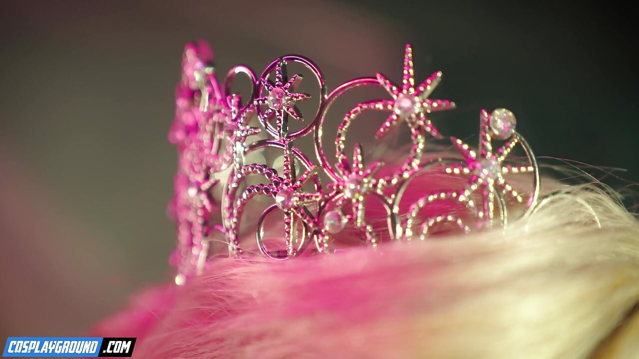 Ana Foxxx Fucks Kenna James with a Giant Green Dildo and They Cum Together, Wicked Porn Cosplay Parody