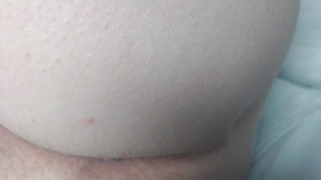 Aku lagi asik mainin berbuluku - close up