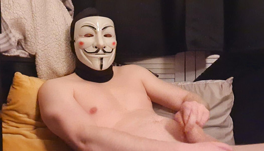 Watch me masturbating till I cum with my mask on!.