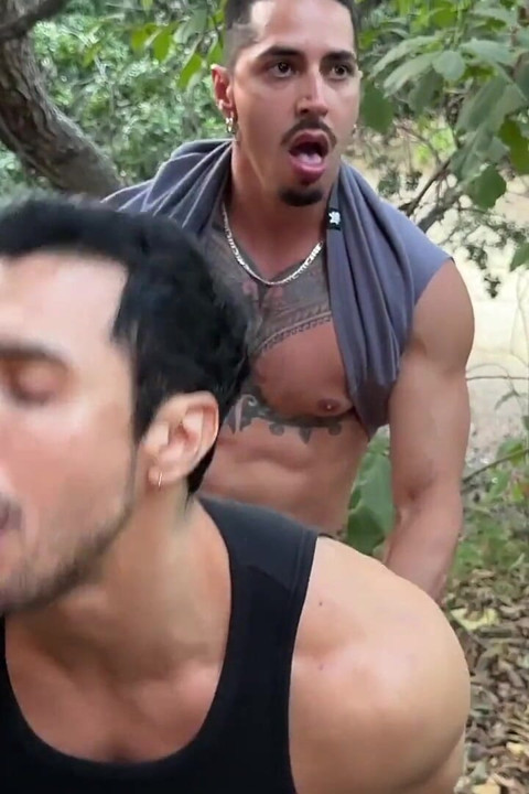 Hung Muscle Stud Fucks Bareback Anal