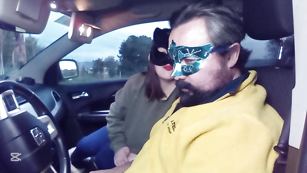 Menampar muka di dalam mobil