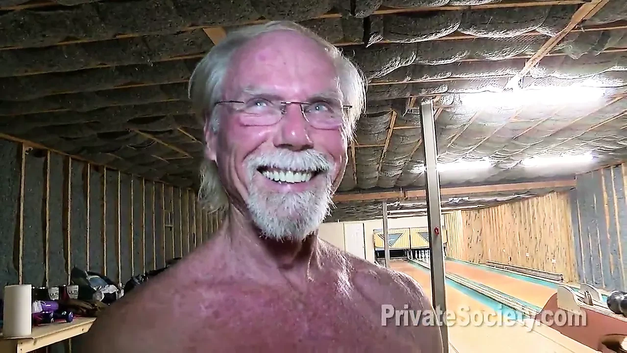 我们去打保龄球吧