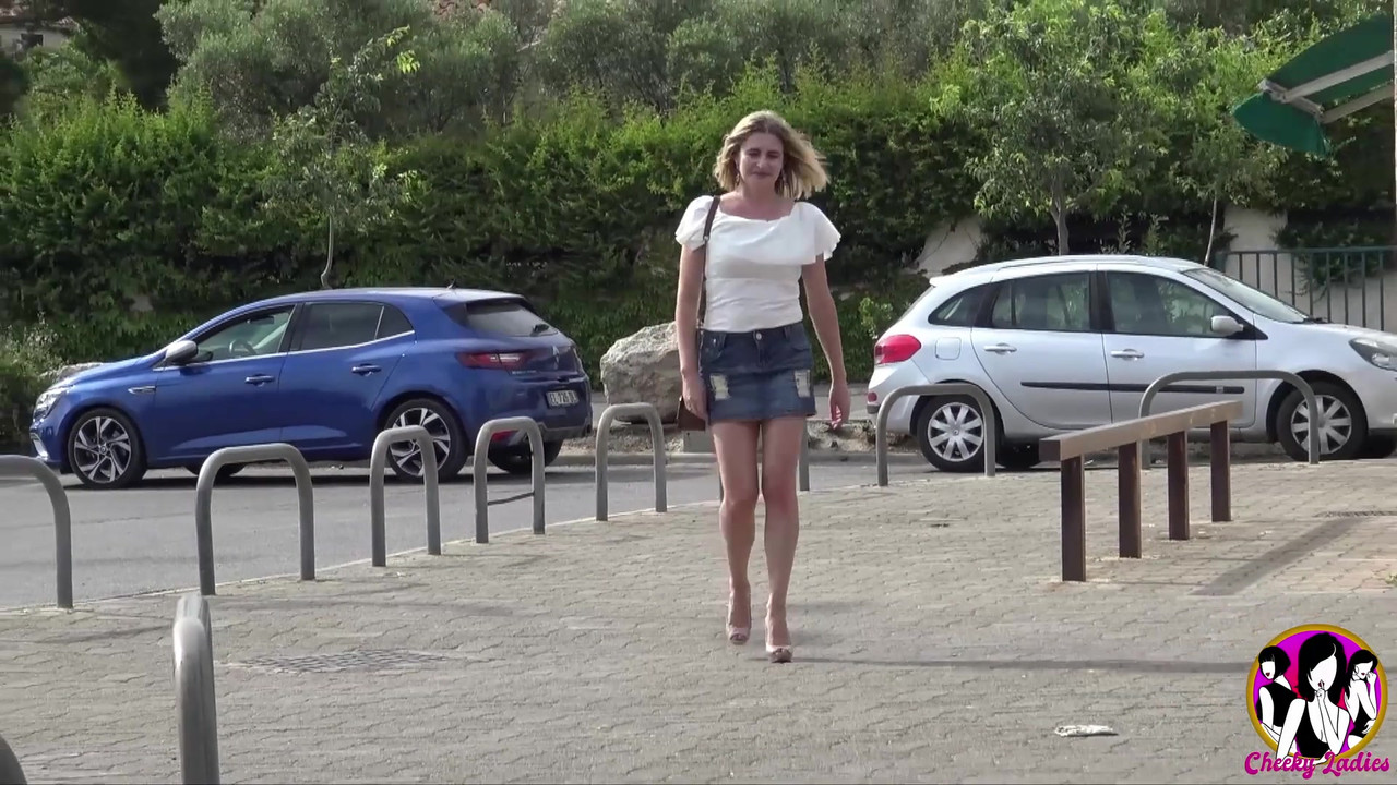 Ateşli büyük memeli orta yaşlı seksi kadın Fransız yarakla sert sikiliyor