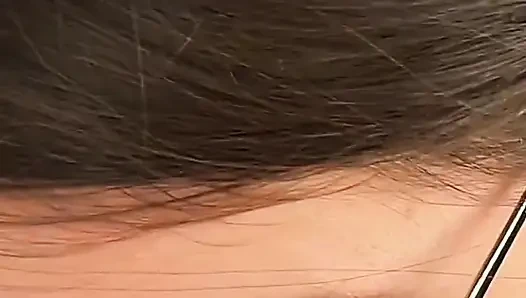 Ateşli genç 18 yaşındaki esmer sikim bakış açısıyla daha fazla dayanamayacak kadar sert ıslak sakso çekiyor