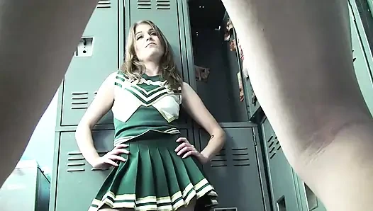 Sıska amigo kız yarak emdikten sonra kıllı amcığını yalatıyor