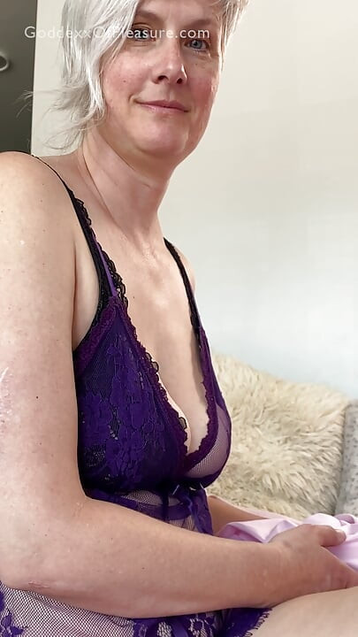 Mom's Best Friend Tells You to Cum - HOT MILF JOI COUNTDOWN