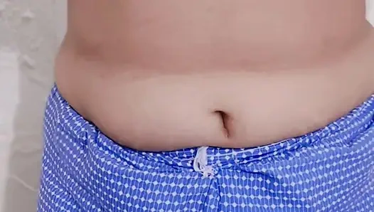 Model seksi Pakistan zara khan memamerkan semangkanya yang besar