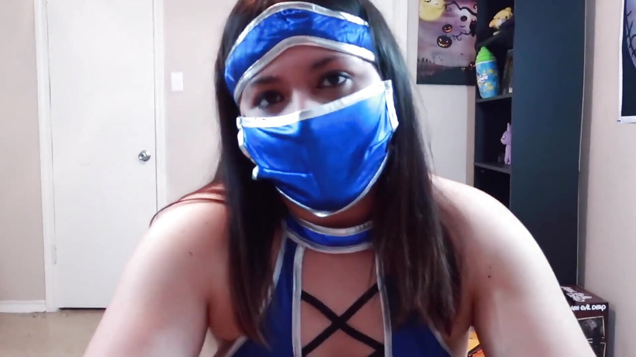 Kitana Sucks a Juicy Cock