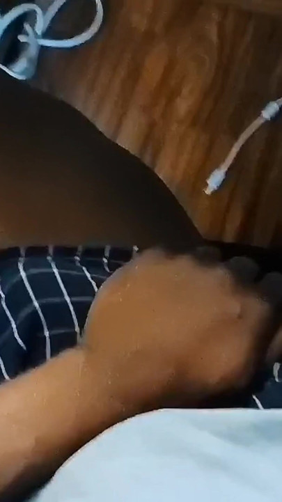 Azdırıyor anal parmaklama büyük zenci yarağımı okşuyor