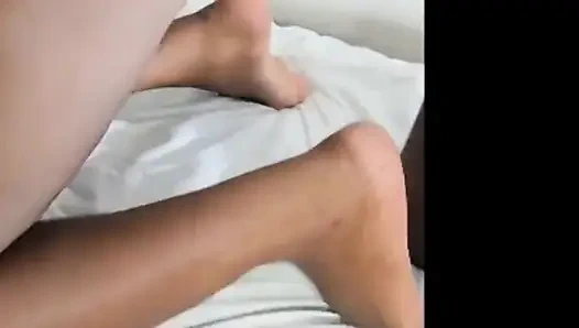 İki azgın sürtük bir yarağı paylaşıyor