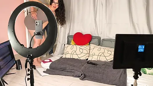 French Camgirl Screams Too Loud Live - Neighbor Joins, Creampie & Squirting