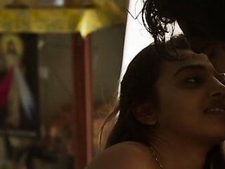 Radhika apte naakt en toont haar borsten op neukpartij in de slaapkamer