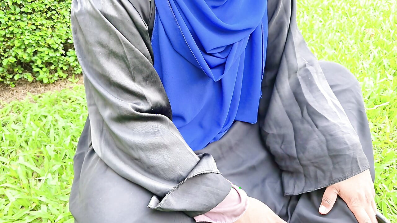 Makcik tiri mengongkek gaya doggynya.