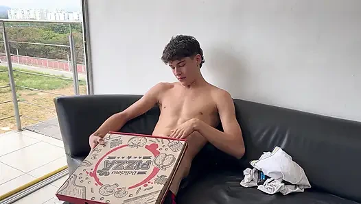 Мне стало скучно, поэтому я решила немного подшутить над сводной сестрой, чтобы её увидеть