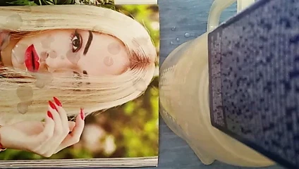 Rita Ora facial