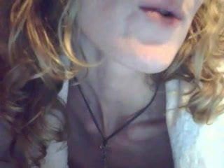 Horny chick on cam opens mouth to receive hot cum