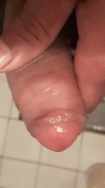 It was a lot of fun to go to the bathroom and shake the cock and take out the water | Clip 1