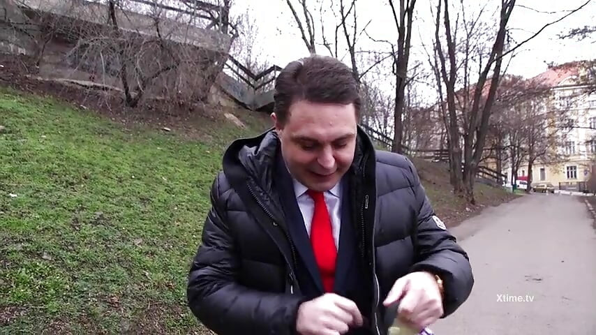 Blowjob in a park for the king of trash porn Andrea Dipre