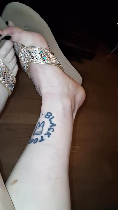 Sissy crossdresser foot feet