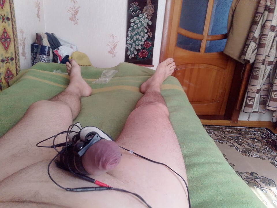 Huge electro stime toys cum. I'm watching porn and trying to cum. Masturbation dick fantasy