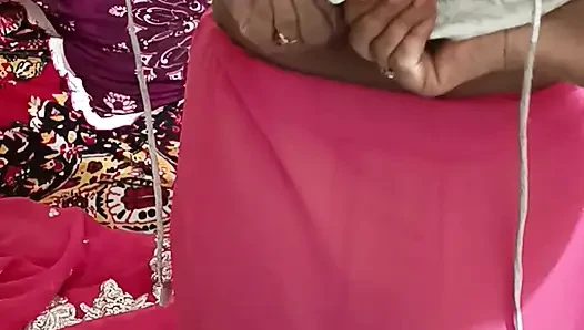 Hintli güzel Telugu teyze sari ateşli romantizm amcığı domaltarak sikiyor