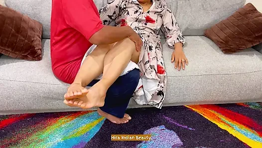 Kocasının arkadaşı tarafından sert sikilen tesettürlü kalın evli kadın kıllı amcık - yüksek sesle Hintli gavat seks