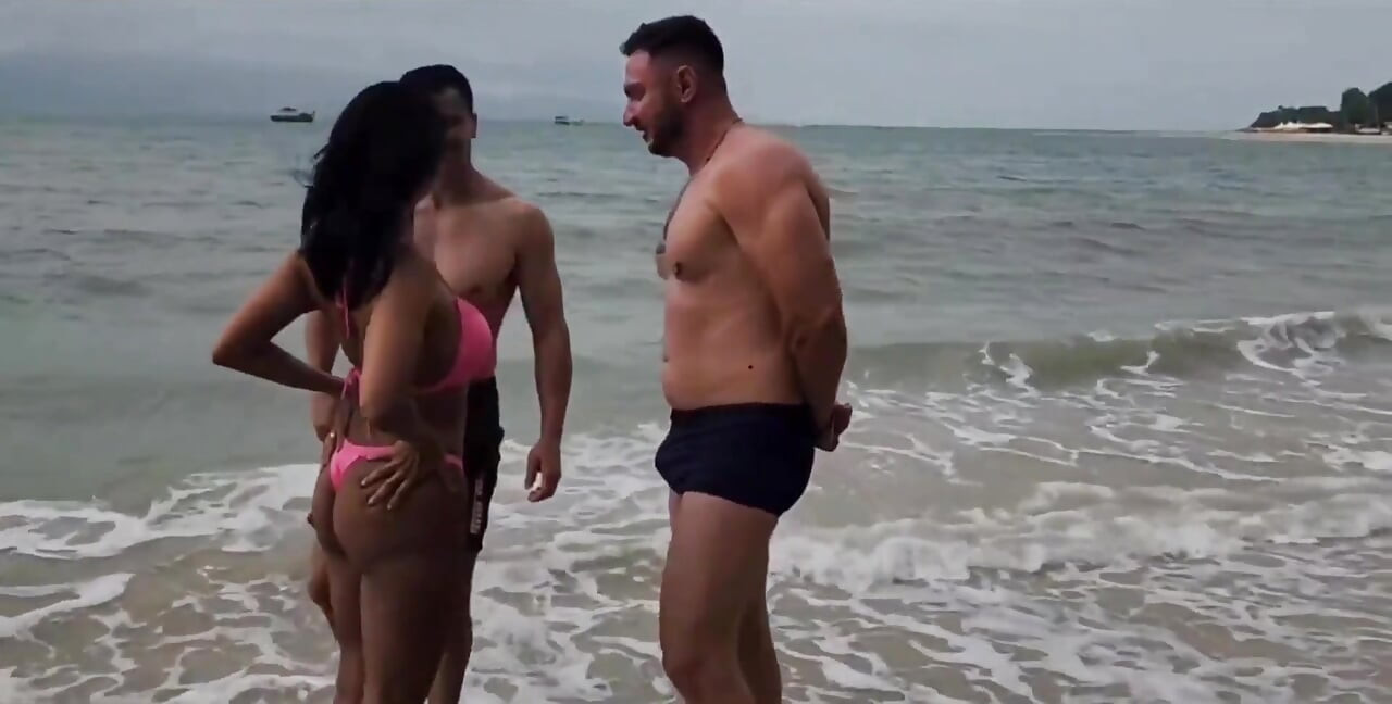 I Met Two Cats on the Beach and Made Out with Them Right There