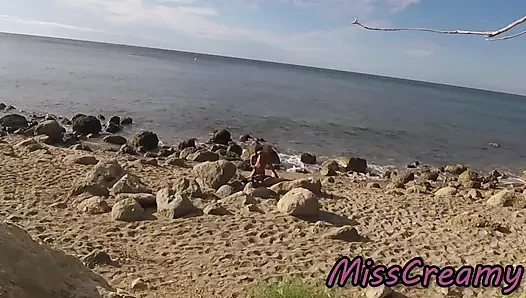 Fremde Erwischten Meine Frau, Wie Sie Meinen Großen Schwanz an Einem Öffentlichen Fkk-strand Berührt Und Fickte - Echter Amateur