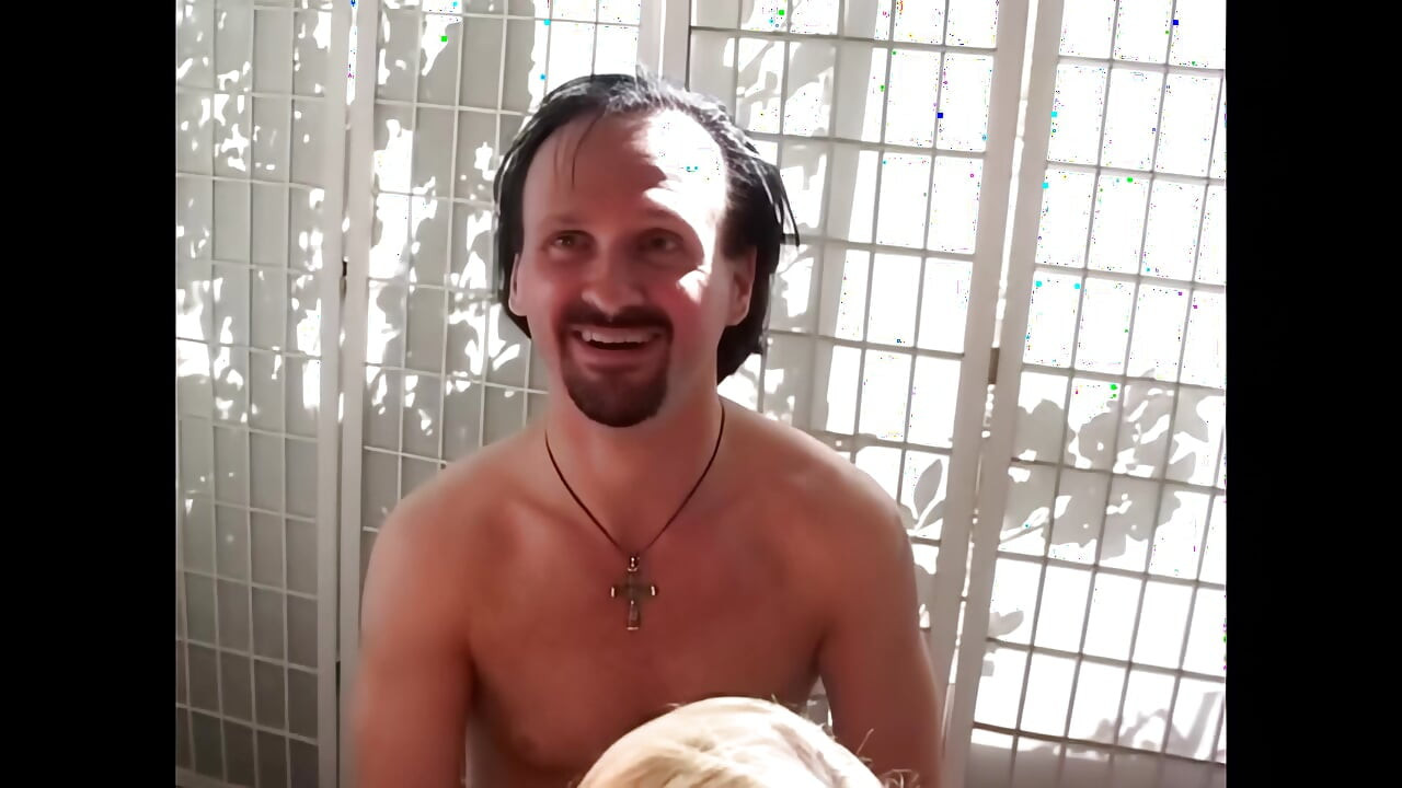 Σκληρή, έντονη και φλογερή διπλή διείσδυση για μια υπέροχη Taylor Lynn