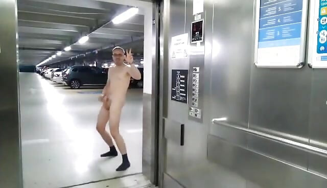 exhibitionist in elevator