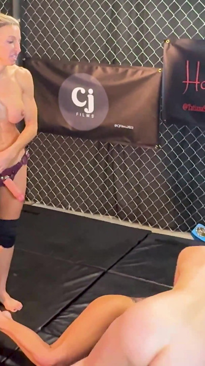Lora Cross Sinthia Bee ve Tatiana Steele ile ilk kez çıplak sexwrestle
