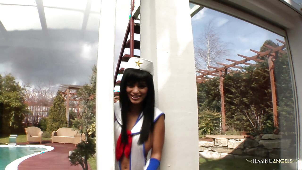 Még ha egyedül van is, akkor is kényezteti magát egy kis cosplayjel az elmélyülés érdekében