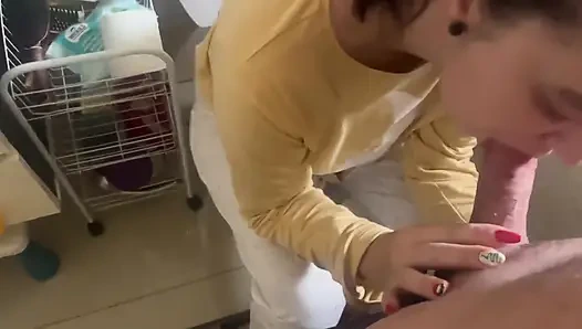 Banyoda en iyi sakso sabahı. Tuvalette aldatan evli kadın