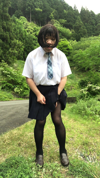 I'm masturbating deep in the mountains