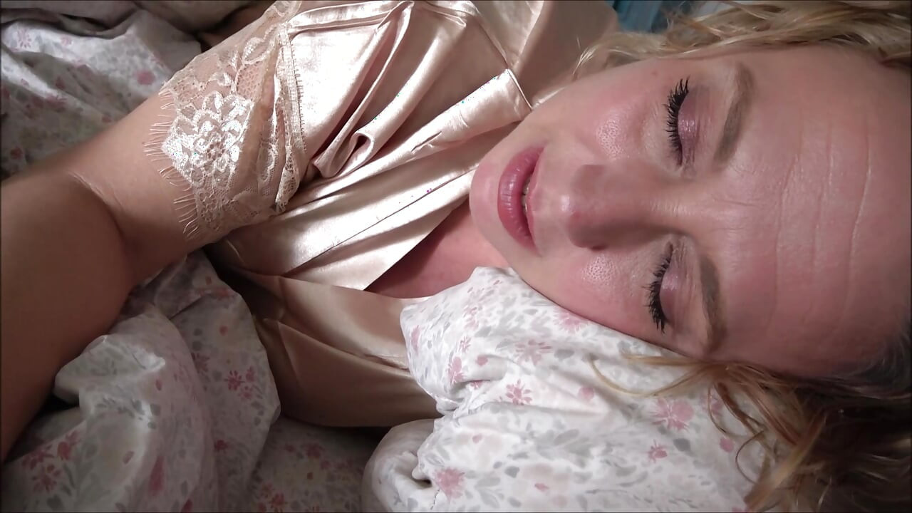 Madrasta só quer acariciar - Brianna Beach - Alex Adams