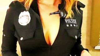 Debby Ryan - traje de policía