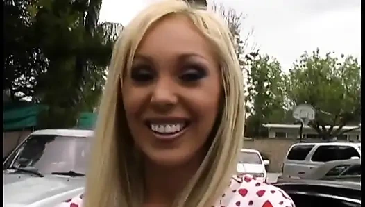 Männliche und weibliche pornostars reden hinter den kulissen über den film