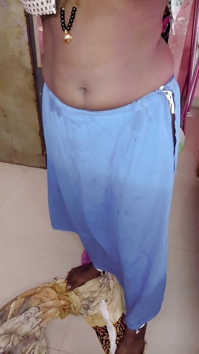 Desi tamilska žena renu mokri peškir golog tela suv i sporo oblačenje saree zadirkivanje! Indianhotwifex