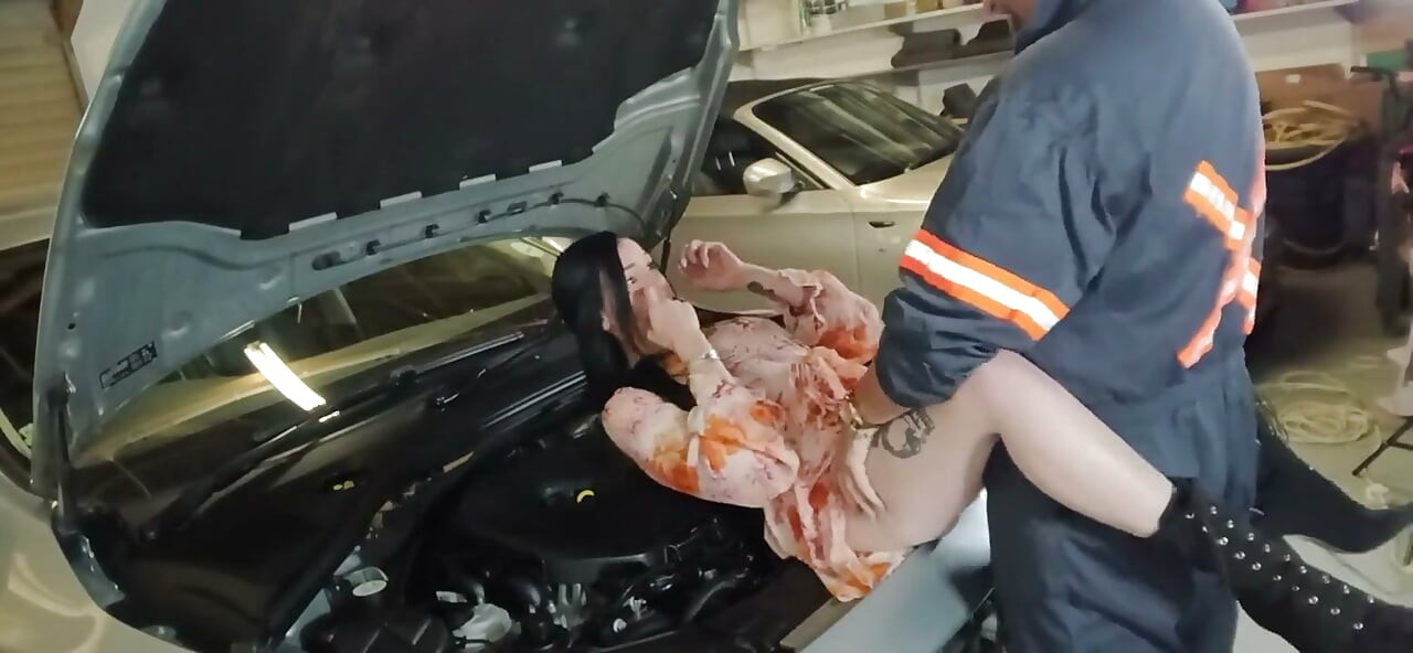 Fucking the Mechanic to Fix My Car Faster