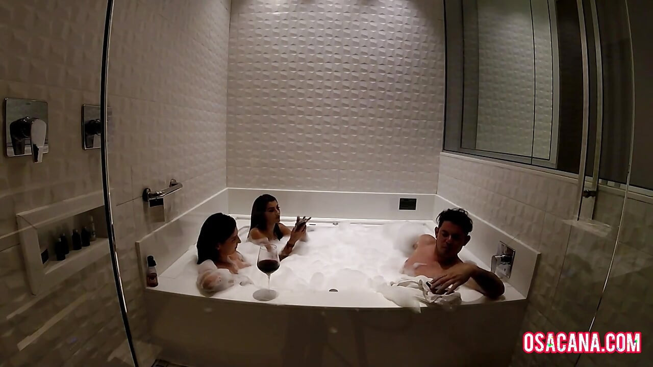 Bathtub Bath with Hot Amateur