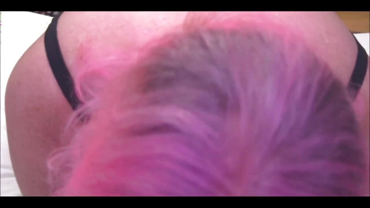 Случайно влизам в стаята ти и накрая се чукаме