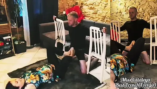 Hadi, naylon çoraplarımı sik ve boşalmaya çalış!! Haha!!