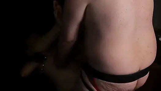 Kandis'i büyük zenci yarağı dildoyla esnetiyor